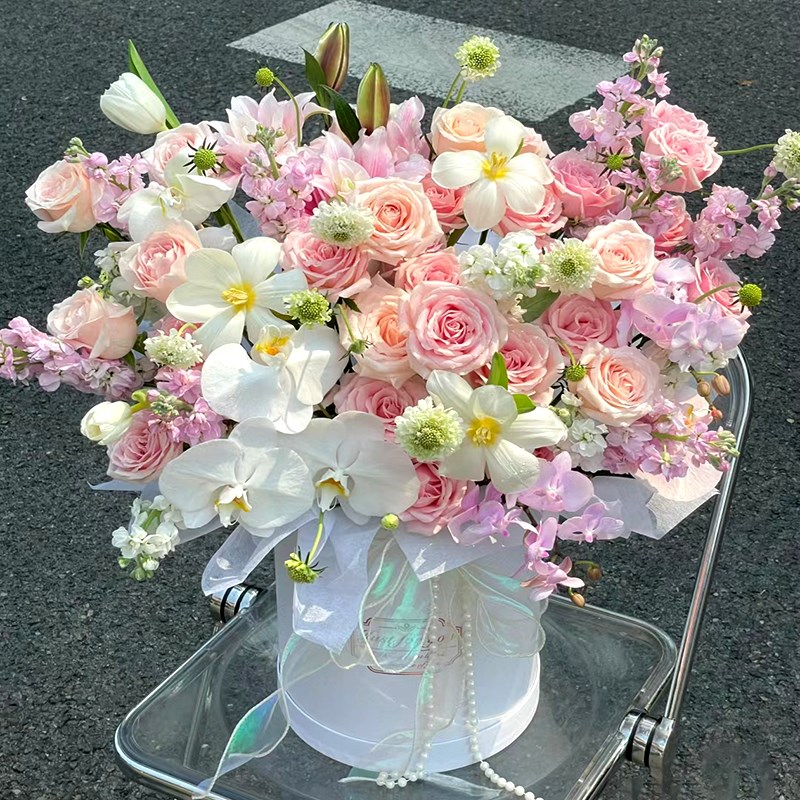 珠海鲜花同城速递玫瑰绣球抱抱桶花束生日配送女友母亲节妈妈长辈