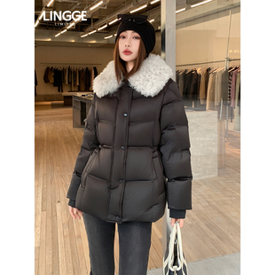 设计感芭莎羊毛领收腰款 LINGGE 云莳 • 白鹅绒羽绒服女 ATELIER