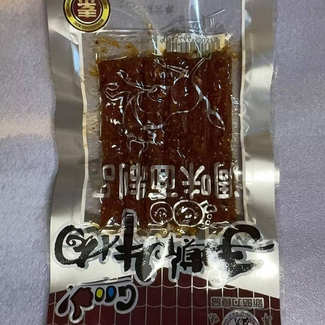 重庆四川风味风味零食辣条辣片皓力手撕牛肉风味小吃麻辣素食