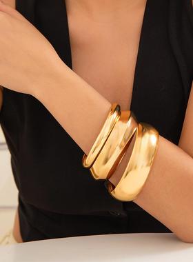 金属光泽弯曲手镯组合集欧美2025时尚潮流模型t台t台配套配件