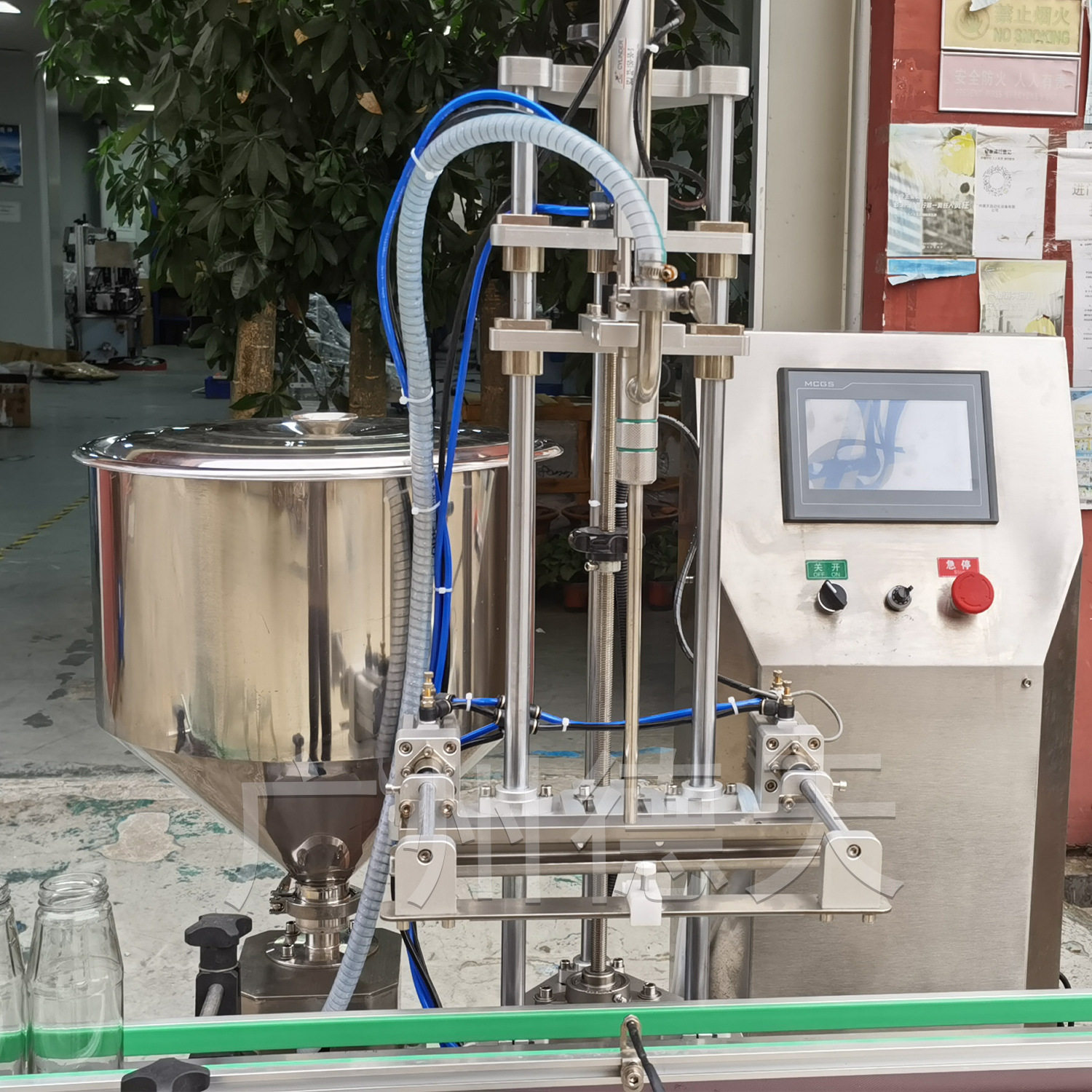 乳液灌装机单头驱蚊膏面霜全自动液体螺纹盖分装旋盖液体灌装设备