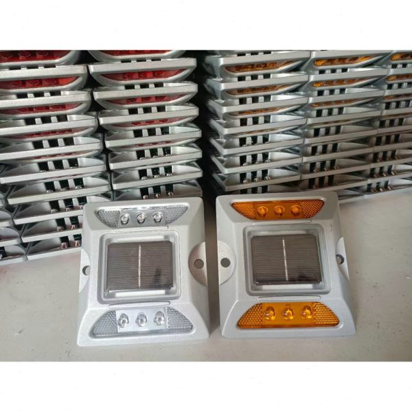 太阳能道钉  道路交通安全警示灯  太阳能闪光灯地钉