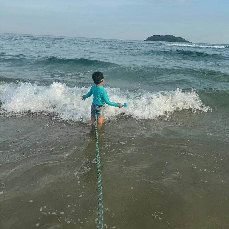 游泳圈带拉绳儿童海边安全绳防走丢失手环套牵引绳子浮潜腰带装备