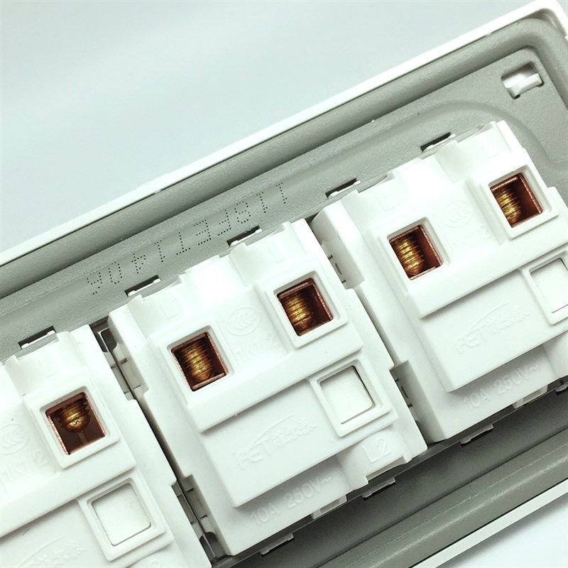 菲尔泰三a位单控开关118型三开墙壁暗装按钮10A大板长方形3联钢板