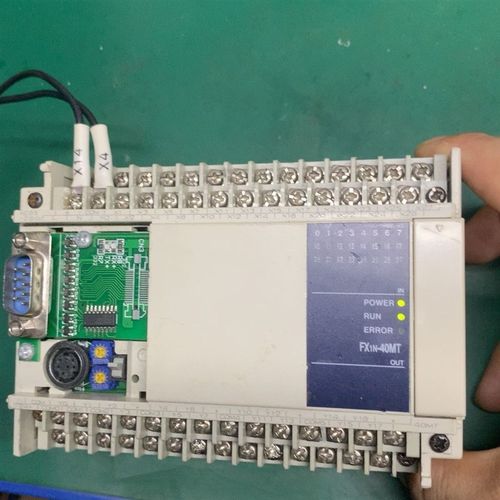 FX1N-40MT-001通电如图 包好出