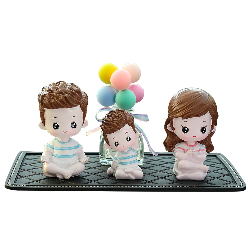 车内饰品摆件汽车中控台上创意车载网红个性可爱T幸福一家人车用