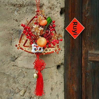 2025年新年装饰气氛布局春节柿子财运果新年挂件客厅门喜庆场面