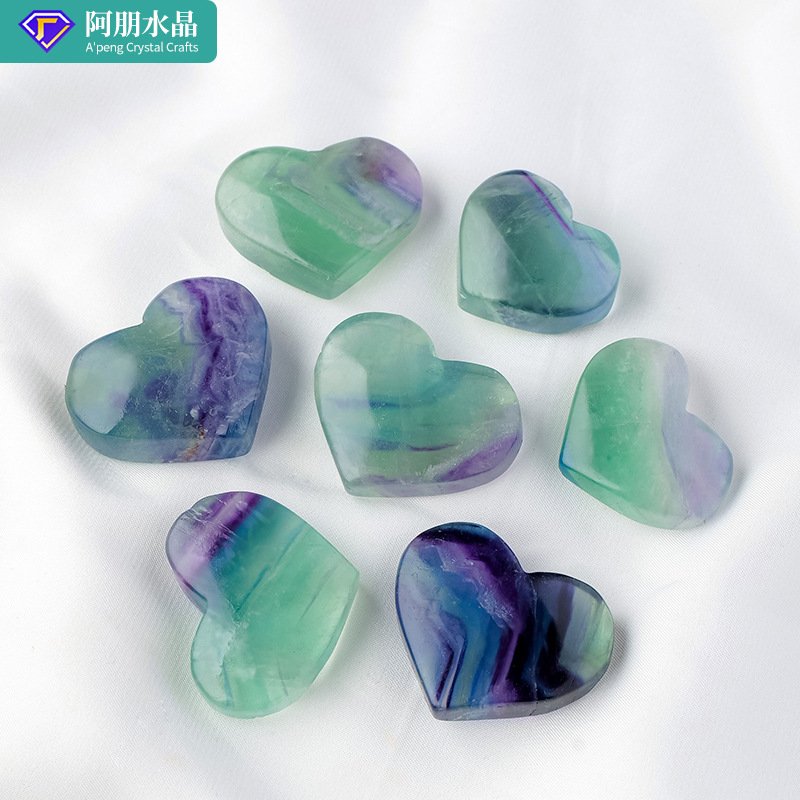 天然水晶原石彩莹石爱心雕刻件水晶莹石打磨爱心饰品装饰摆件
