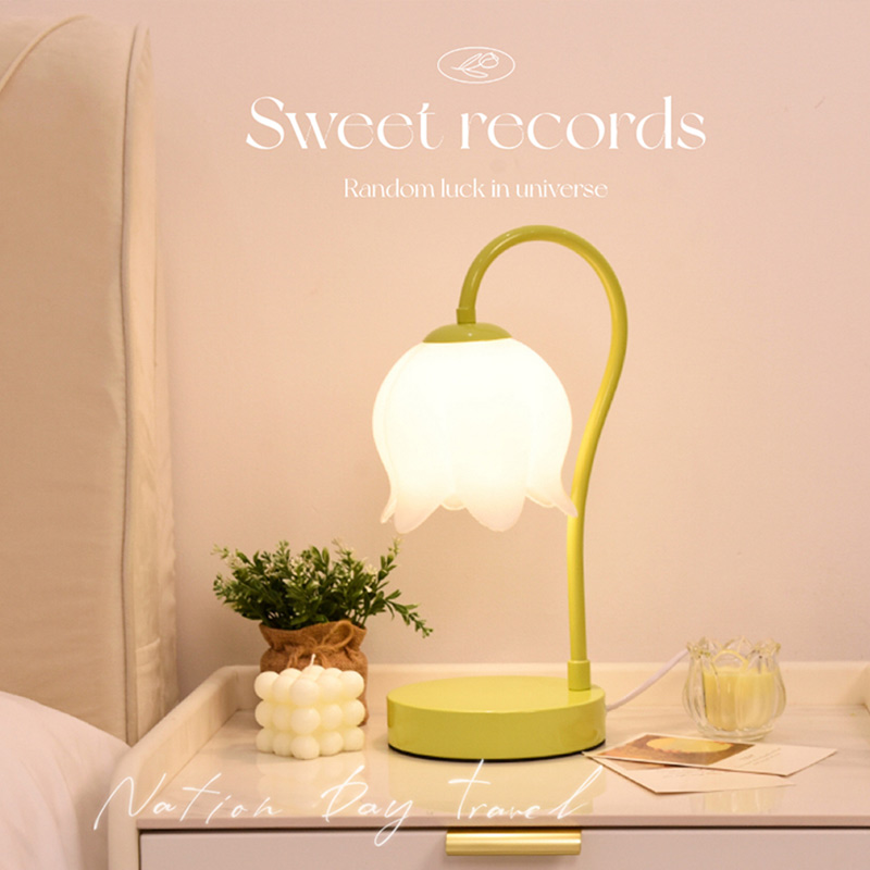 铃兰花台灯卧室床头柜灯轻奢202B5新款网红无线充电高级感主卧灯