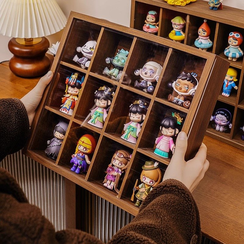 盲盒收纳展示架木质胡桃木纹防尘整理免打孔挂墙新中式分格收纳盒