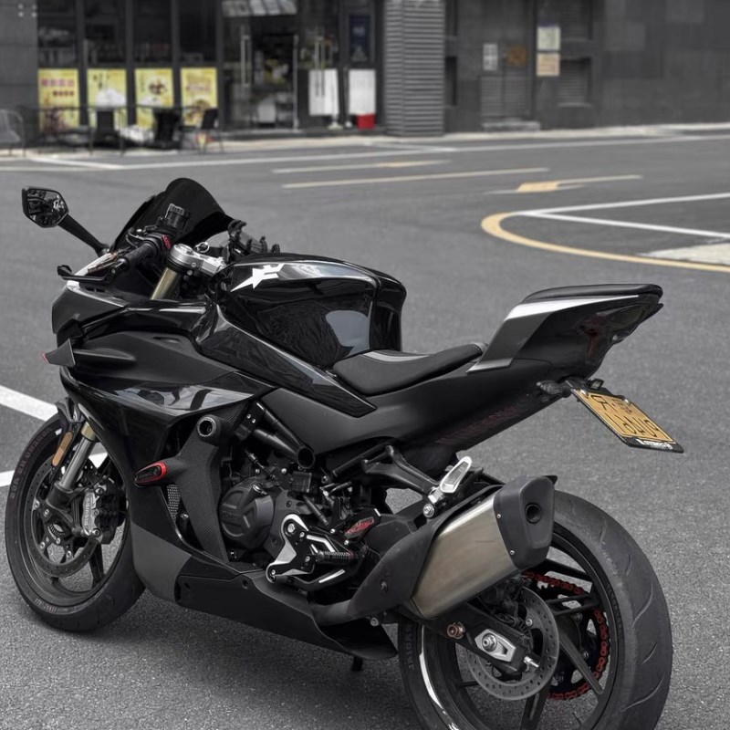 适用春风450SR改装竞技油箱罩rcr原车开发一体成型全包油箱保护罩