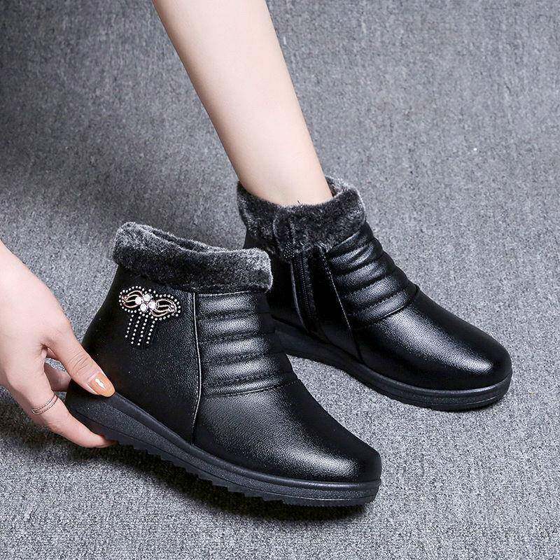 冬季妈妈鞋中老年人棉鞋大码保暖舒适加绒防滑平底软底皮鞋女短靴