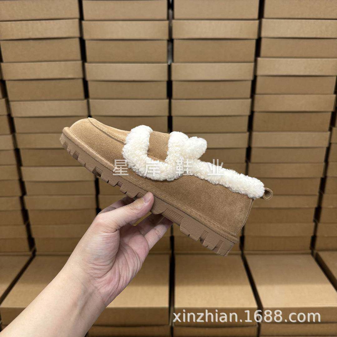 跨境2026新款羊毛鞋保暖女时尚舒适浅口薄底厚底一脚蹬字母雪地靴