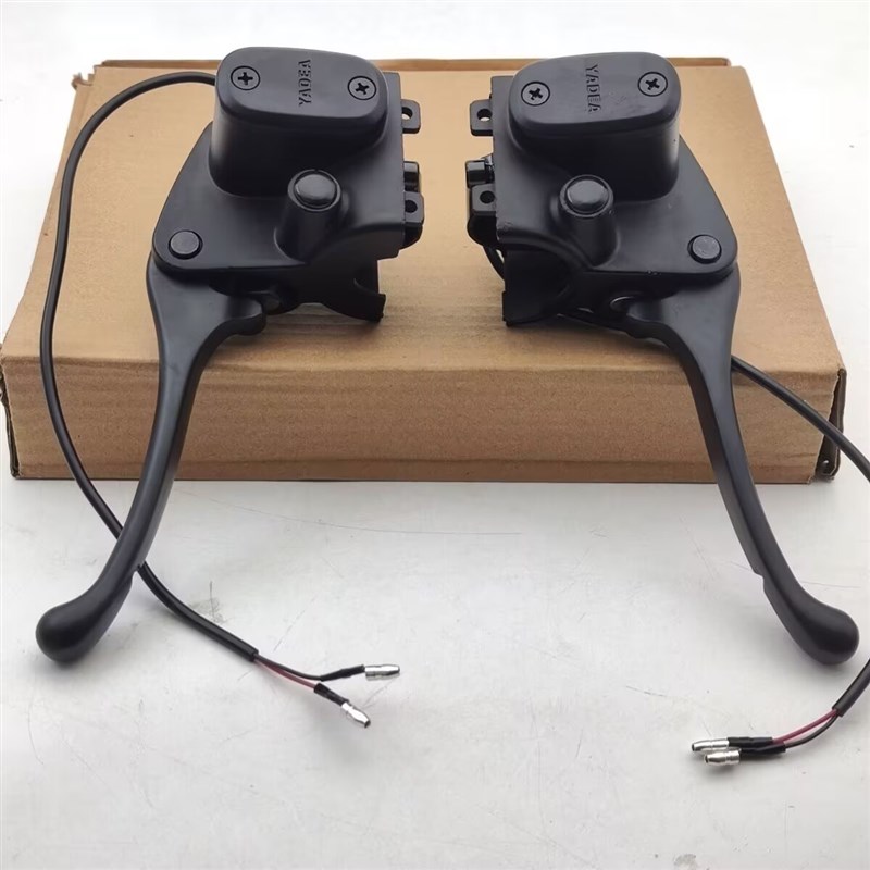 适用雅电动车M9/Q7/Q9碟刹车上泵左右油刹手T柄镜座碟刹泵卡钳