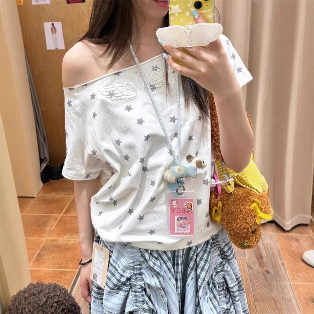 甜辣妹纯欲星星满印斜肩t恤女夏季2026新款小众宽松露肩短袖上衣