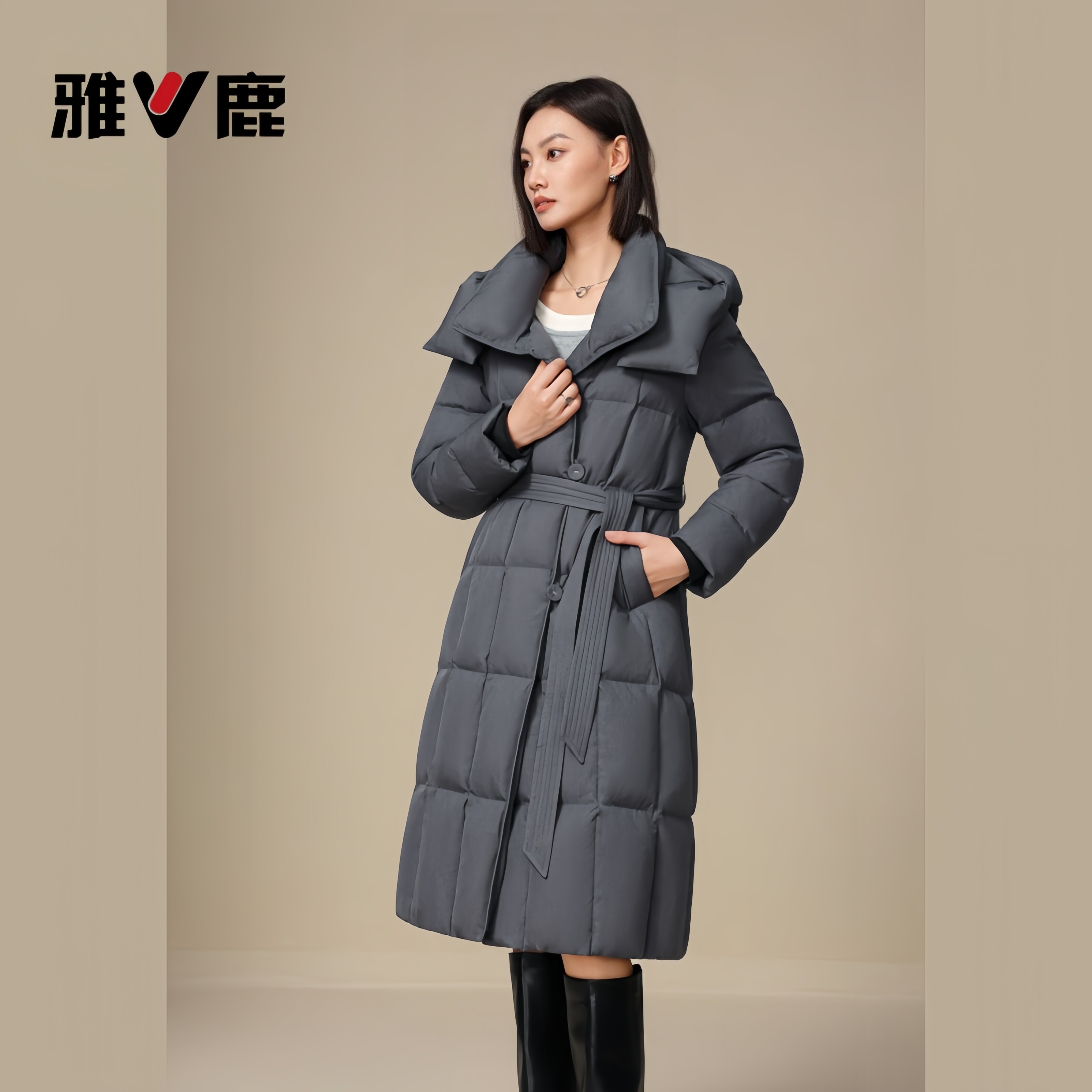 雅鹿2025新款中长款收腰系绳立领带帽时尚女款鹅绒羽绒服