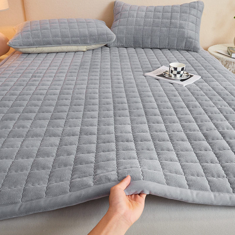 冬季牛奶绒床盖单件n加厚法兰绒铺盖榻榻米防滑垫子绒毯床单三件