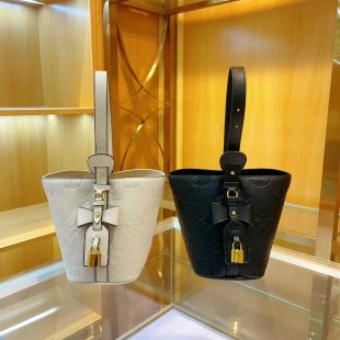 真皮名牌包包女新款黑白三彩2025时尚老花水桶包压花单肩斜挎手提