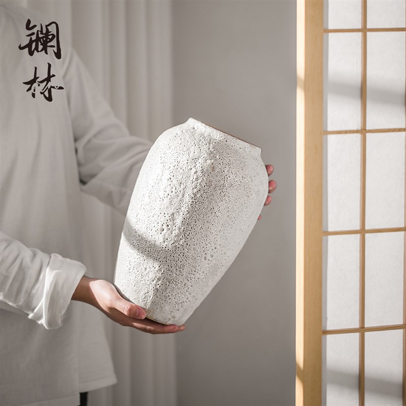 白色陶瓷花瓶2021新款现u代简约家居复古粗陶花器干花摆件陶罐装
