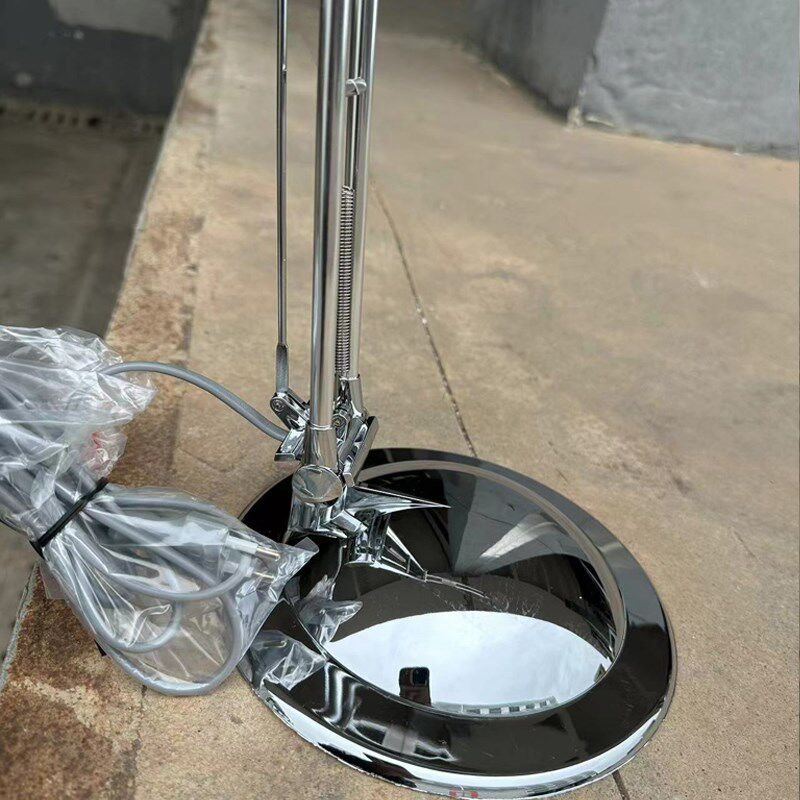 台灯护眼学习专用大学生书桌宿舍阅读工作插电式充电长臂美式台灯