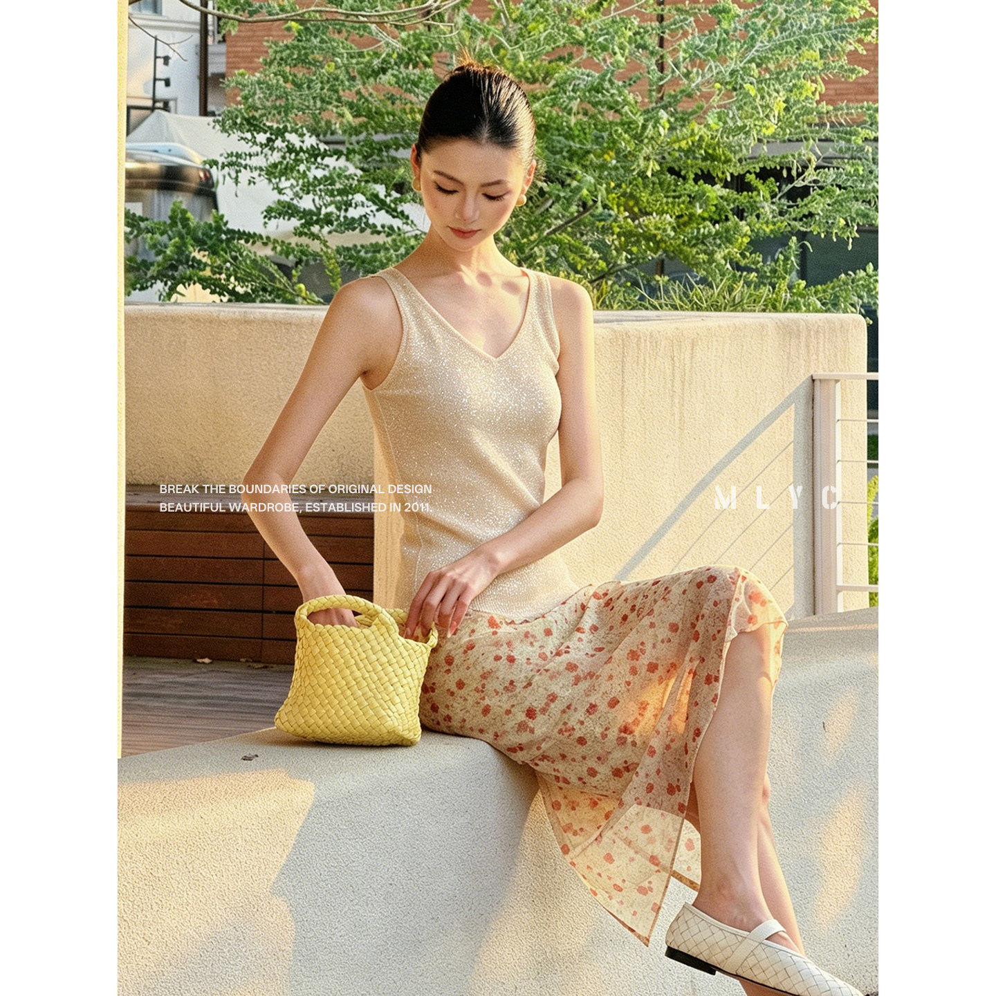 泡芙&middot;美丽衣橱 夏季高级感修身重工烫钻针织吊带背心女v领打底衫