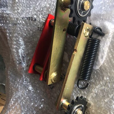 潍柴雷沃RG50水稻收割机配件原厂割台蛟龙 拨禾轮张紧链轮装配
