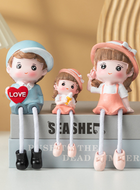 儿童房客厅墙面装饰娃娃摆件一家三口女孩吊脚玩偶桌面装饰工艺品