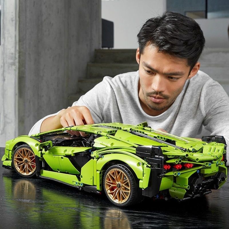 遥控车2025新款拼装跑车积木玩具机械组蓝宝坚尼模型男孩礼物女生