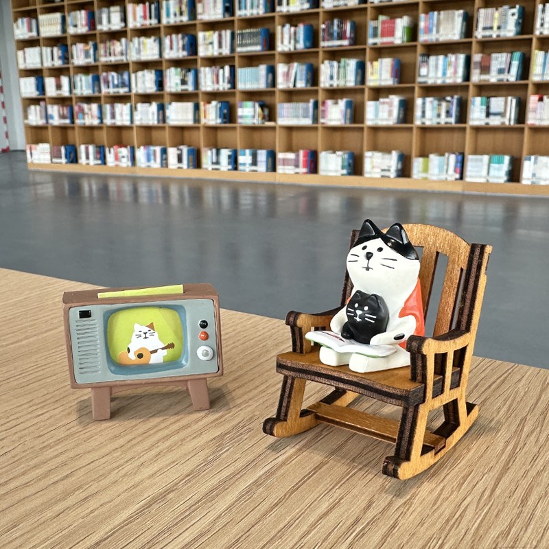 桌面摆件青蛙摇椅可爱情绪治愈小摆E件办公桌车载装饰解压生日礼