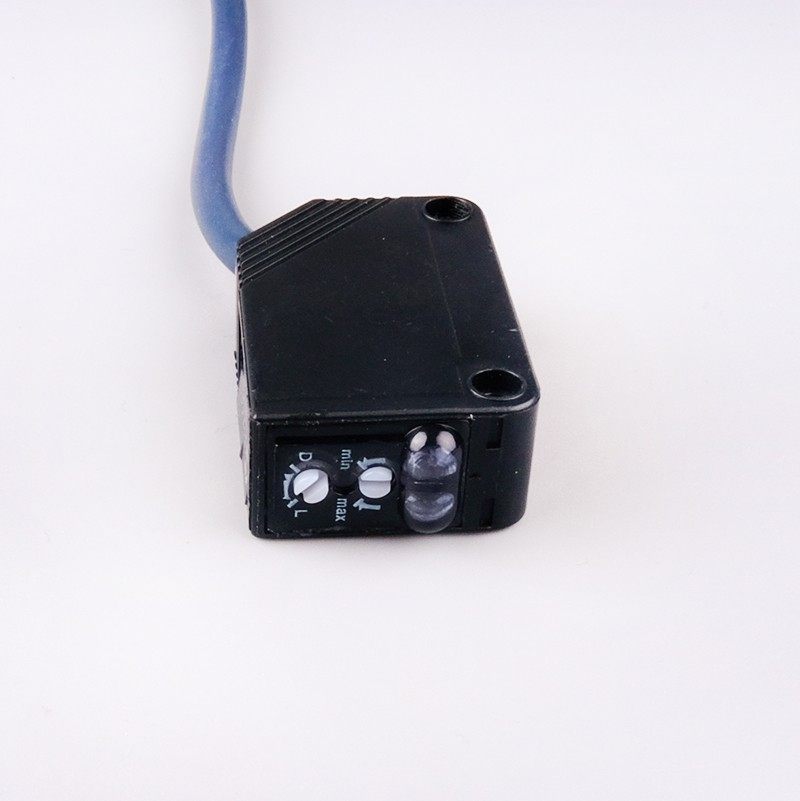 E3Z-D61漫反射红外线光电开关接近感应开关E3Z-D62,D81三线传感器