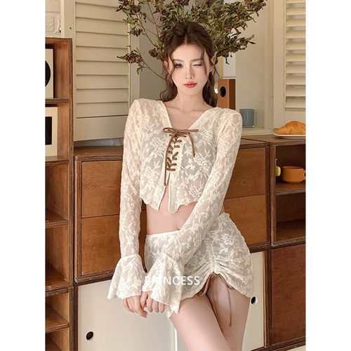 在逃公主蕾丝网红纯欲风保守遮肚遮肉长袖分体比基尼绑带泳衣女夏