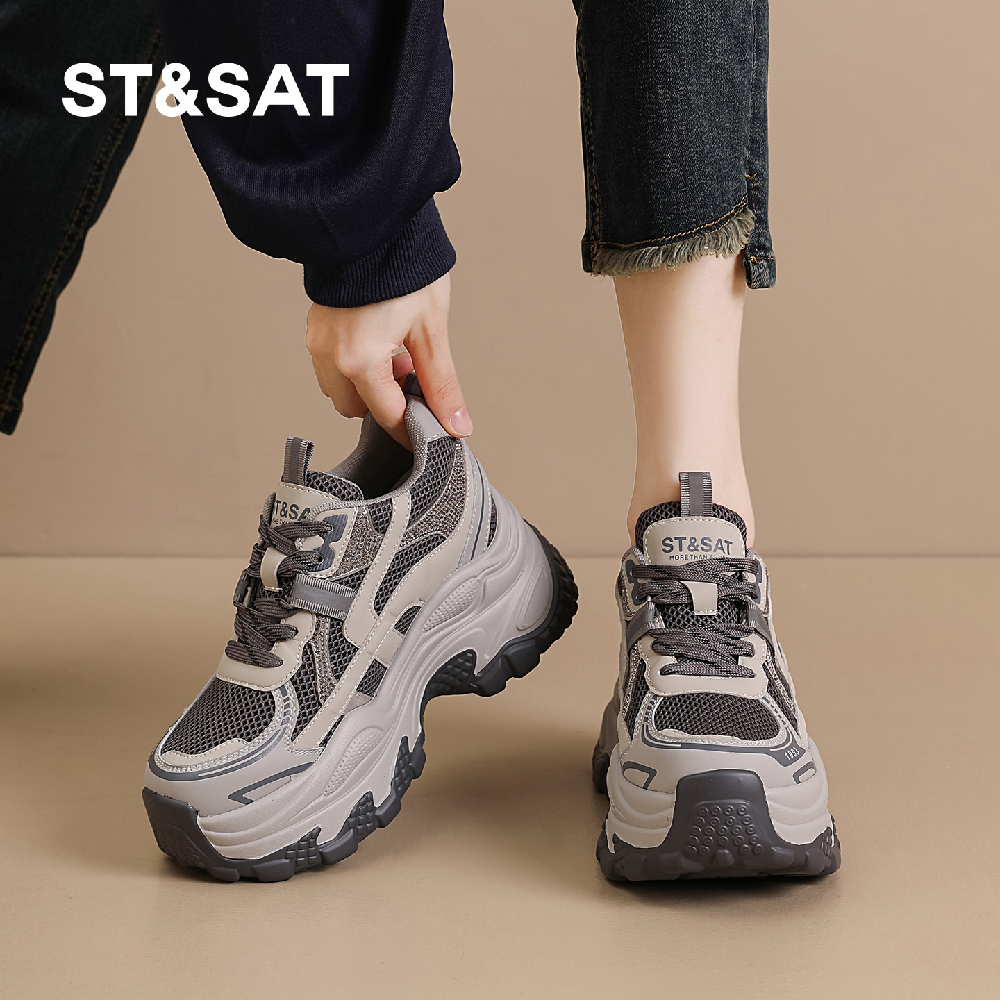 星期六官方旗舰店老爹鞋女