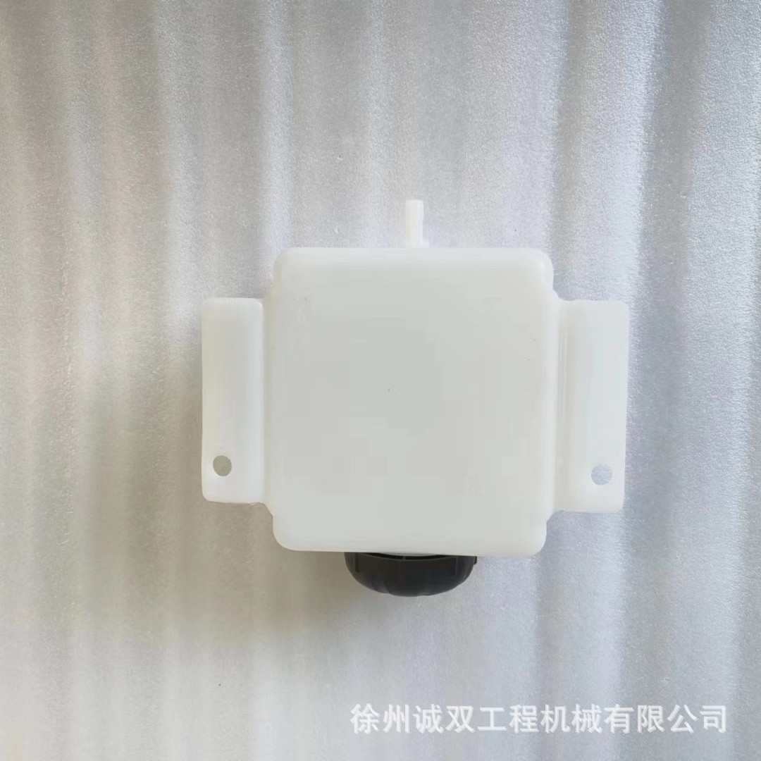 E32 E35 E42 E45 E50 E55的售后冷却液箱7286509 7008312