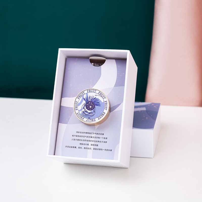 车载香薰出风口香水汽车香氛礼盒持久清新淡香装饰两片装