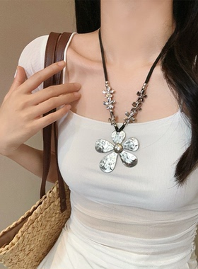 复古做旧风银色大花朵吊坠项链