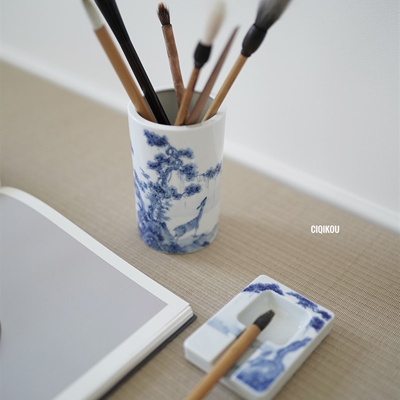 瓷器口-手绘釉下青花松下小鹿笔筒 墨池镇纸 香炉猪口杯 文房四宝