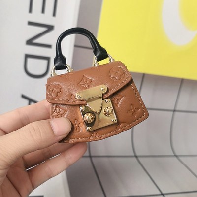 2025新款扇子迷你小包挂件纯色高级定制压花耳机包V汽车车载挂饰