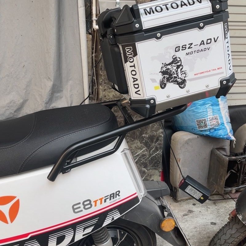 适用于雅迪冠能版E8尾架电瓶车e9D货架衣架后备箱架外卖架尾箱支