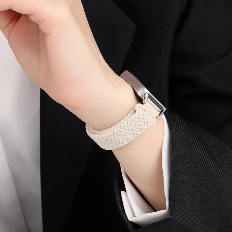 时尚百搭，佩戴舒适