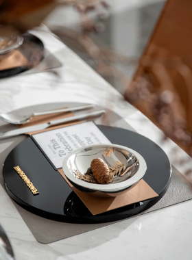 现代轻奢样e板房样板间摆件餐桌装饰餐盘西餐餐具刀叉勺餐垫酒杯