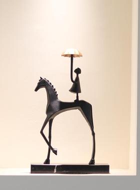 现代人物抽象艺术马雕塑摆件酒柜装饰客厅电视柜玄关轻奢高档桌面