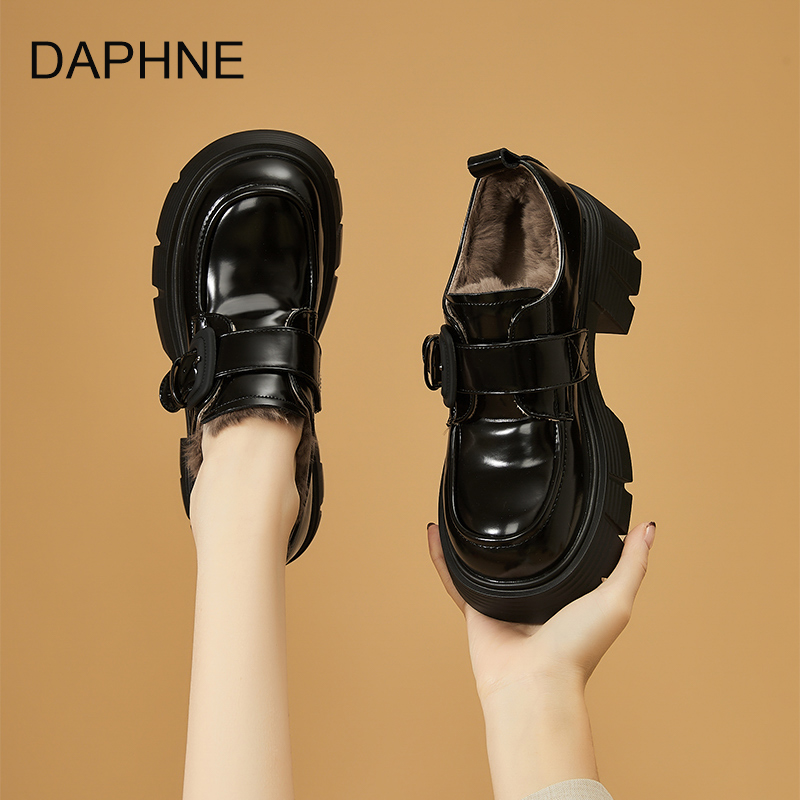 达芙妮加绒乐福鞋女2025新款冬季保暖扣带厚底小皮鞋黑色毛绒棉鞋