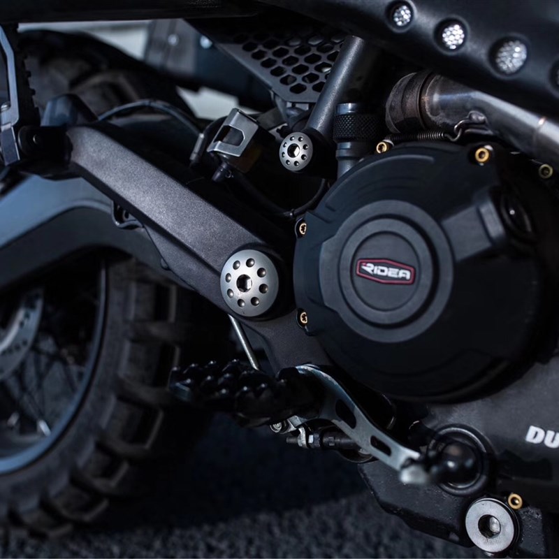 杜卡迪自游改装后摇避堵头 后平叉铝合金cnc 装饰堵X头车架装饰盖