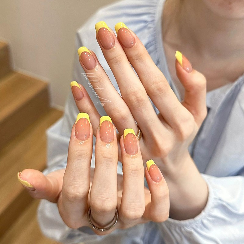 娇黄一秒甜心辣妹m系列不规则黄色法式边手工穿戴甲精致女孩美甲