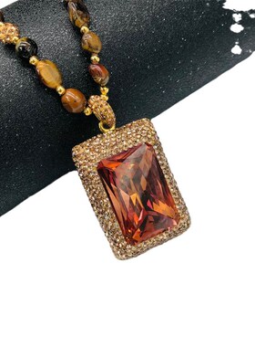 光感变色苏丹石吊坠项链咖色虎眼石链条女复古时尚V高级感厂家直