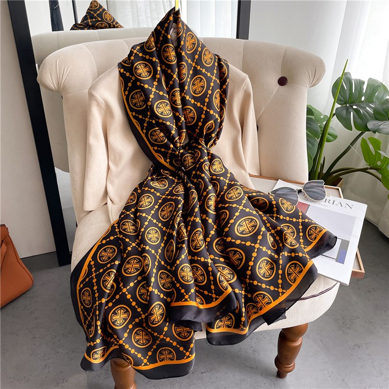 时尚格子奢华围巾女o网红直播带货新款丝巾长款大尺寸旅游披肩防