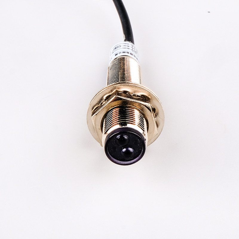 M12漫反射红外线传感器光电开关直流E3F1-DS5C4接近P常开感应器