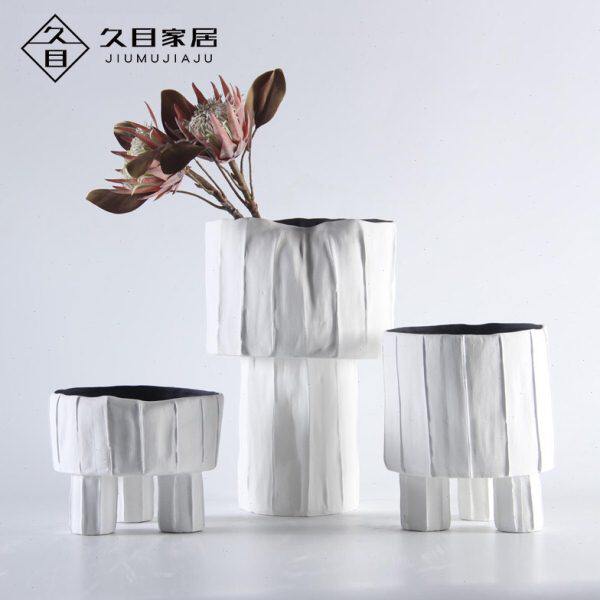 现代北欧风格三脚鼎高脚陶瓷花器黑白色蓝色创意花盆插干花瓶摆件