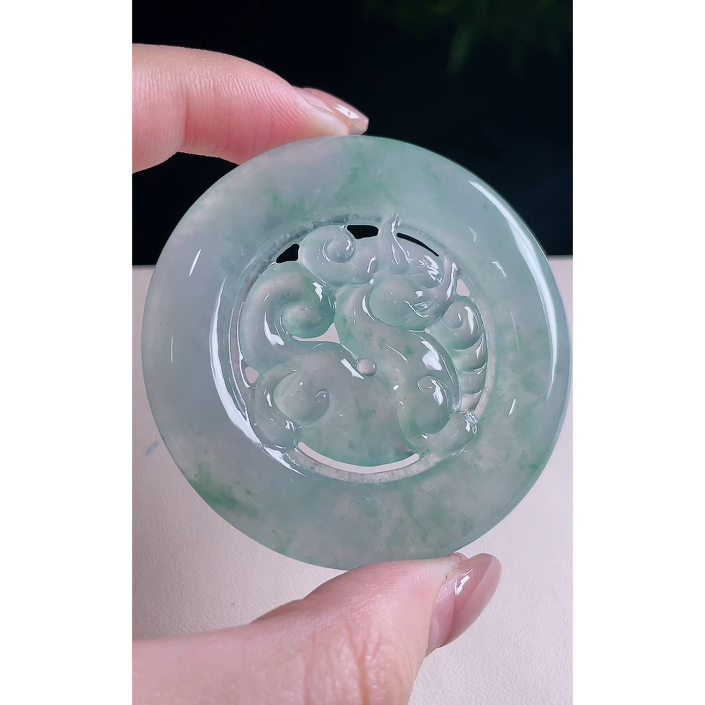 缅甸天然A货玉石翡翠 老坑冰种手工精雕飘花麒麟牌吊坠