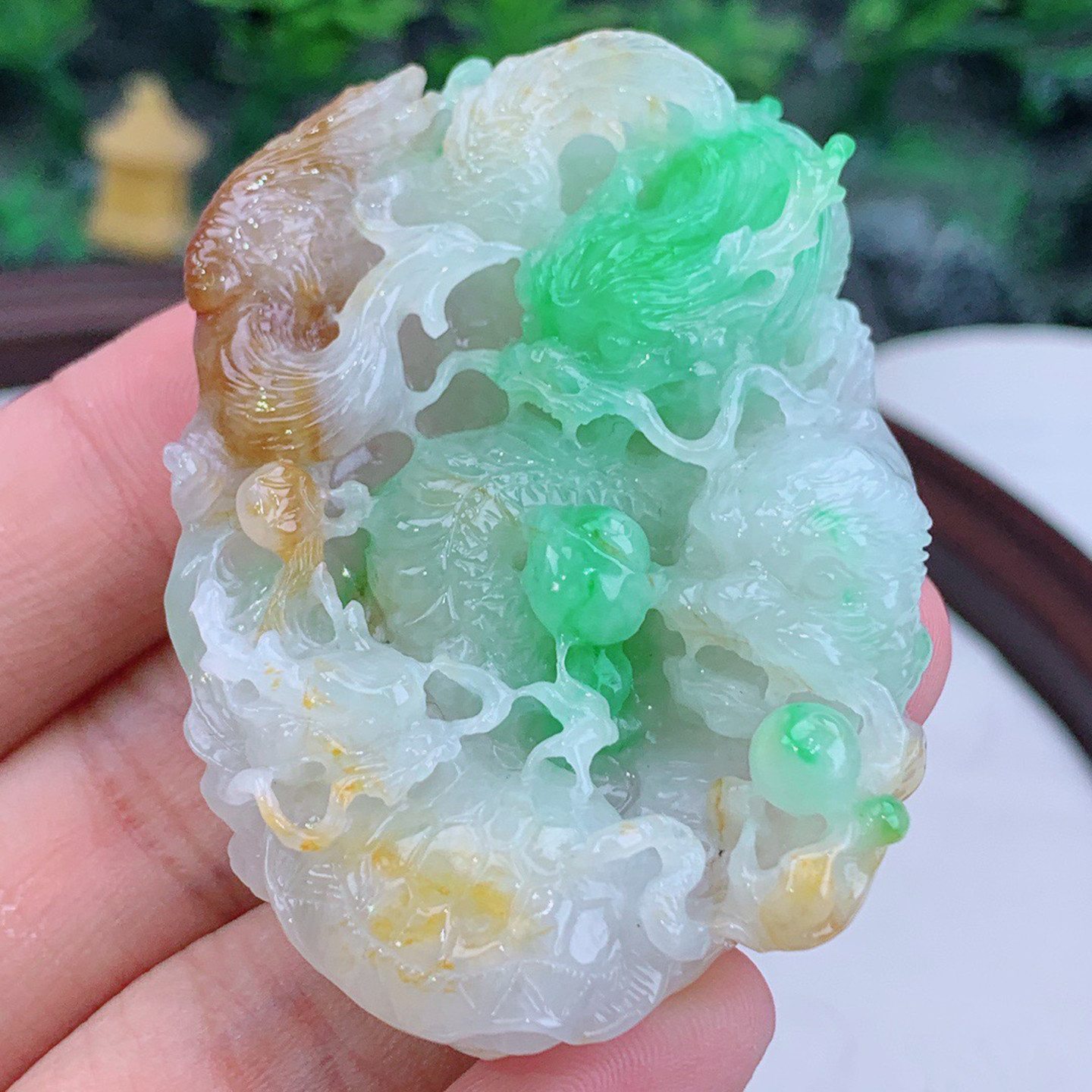 缅甸天然A货玉石翡翠 老坑冰种手工精雕黄加绿祥瑞四神兽吊坠